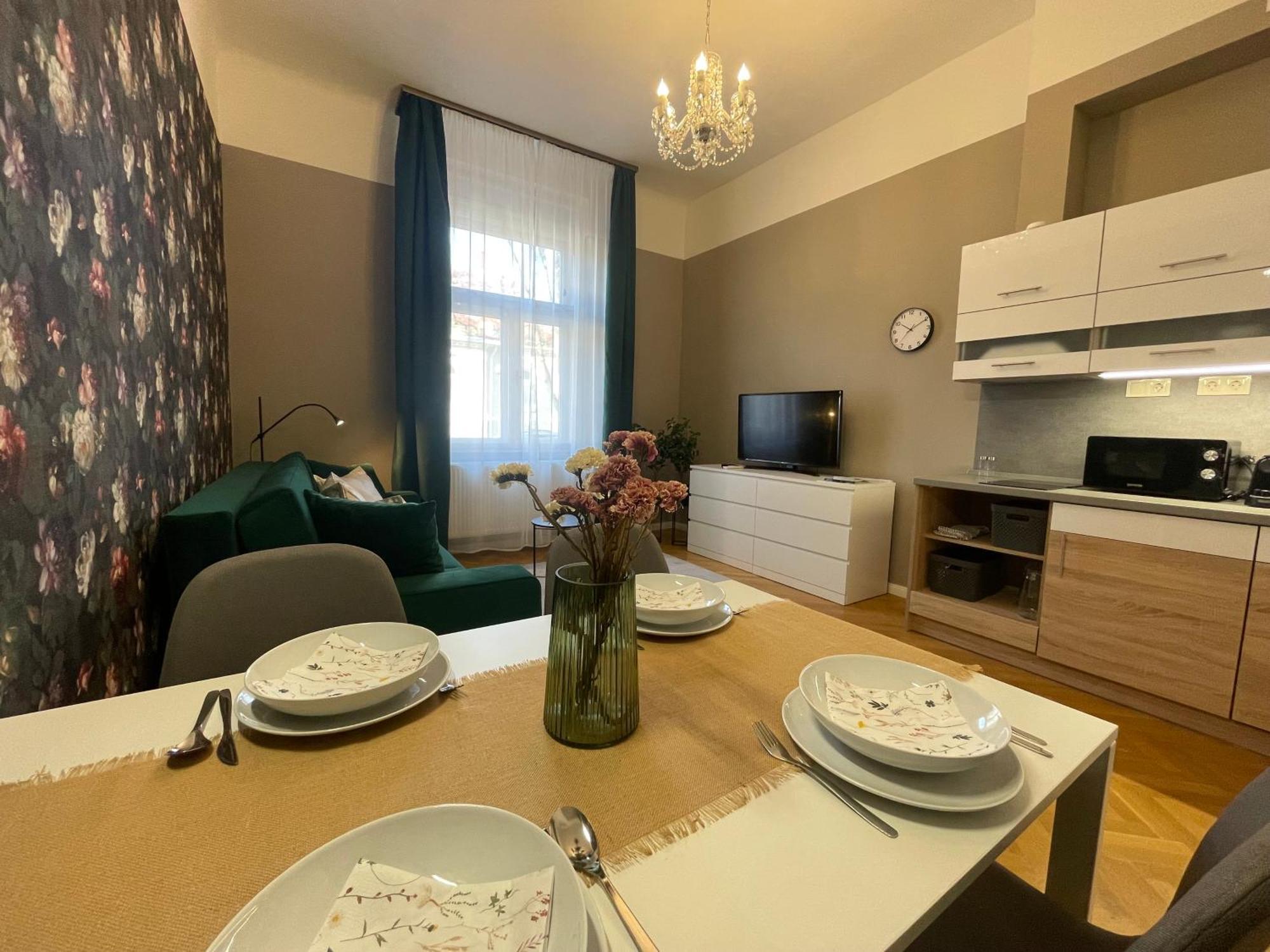Casa Rosa Apartmanok Еґер Екстер'єр фото